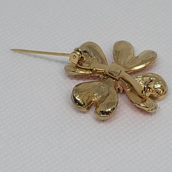 Vintage Coral And Gold Tone Beautiful Design Dogwood Pin 1 1/4" Square No Flaws - Picture 9 of 9